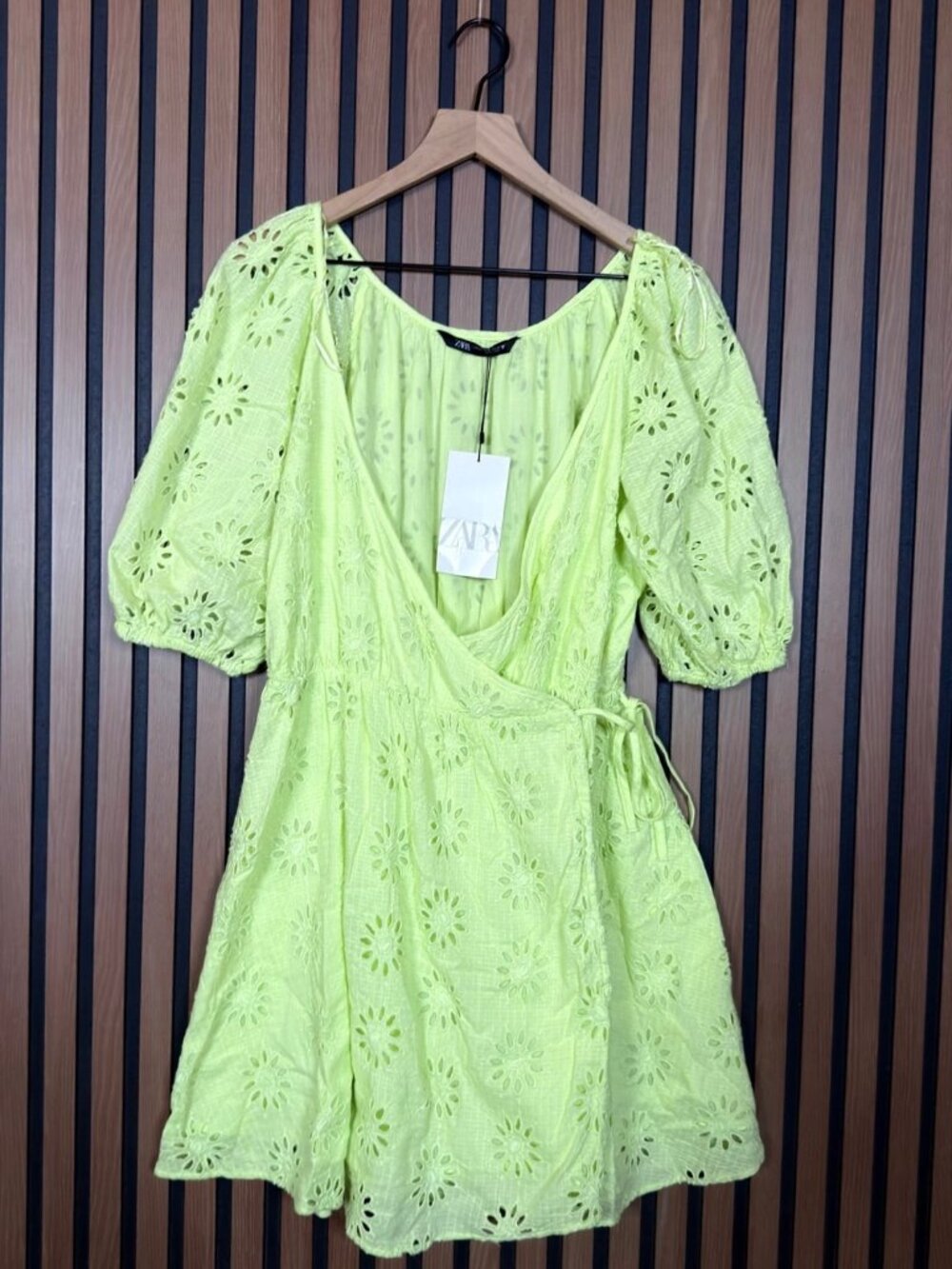 New Zara Wrap Dress Medium Womens Green Lace Eyelet Balloon 1/2 Sleeve Flowy